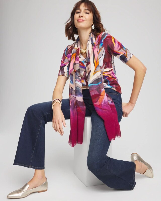 Abstract V-Neck Elbow Sleeve Tee - image 2
